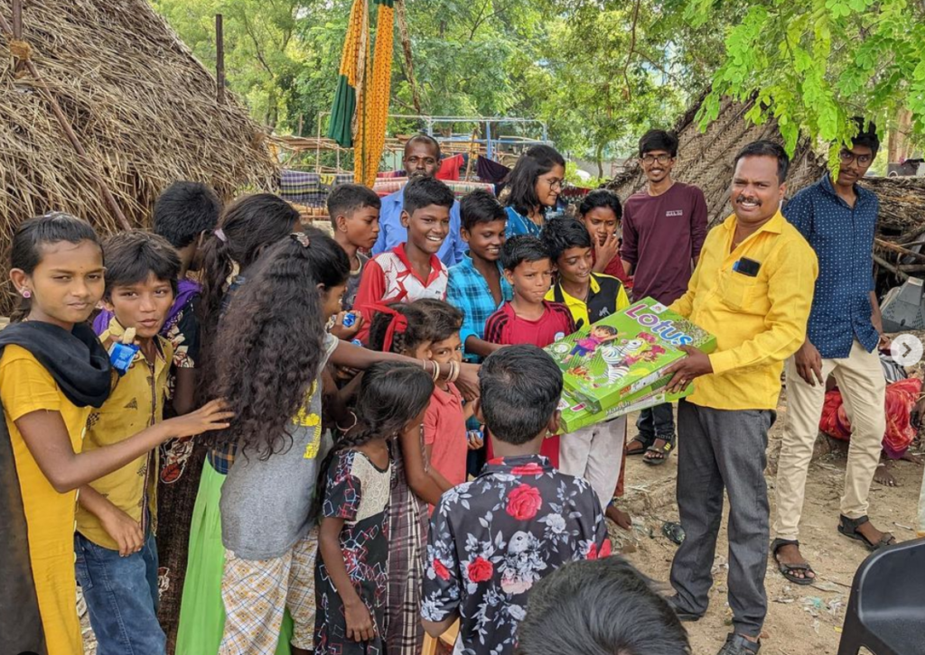 Diwali Celebration – Providing Tarpaulin for Huts at Cuddalore